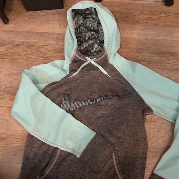 Women’s Nike sweater - Picture 4 of 4